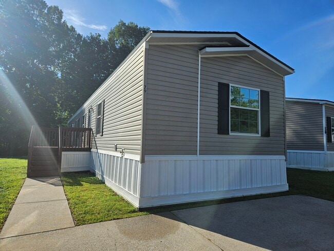 Photo - 79 Lynnwood Cir