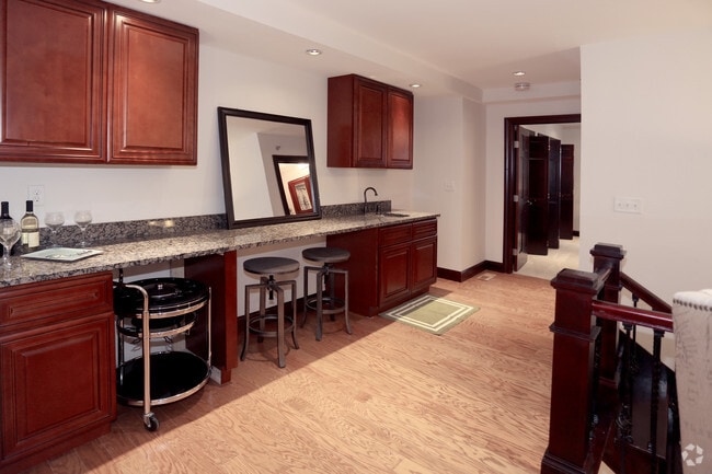 2BR, 2BA - 1349 SF
