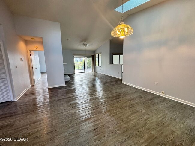 Photo - 1921 Sprucewood Way