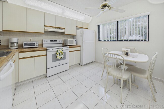 15451 Pembridge Dr Unit 203