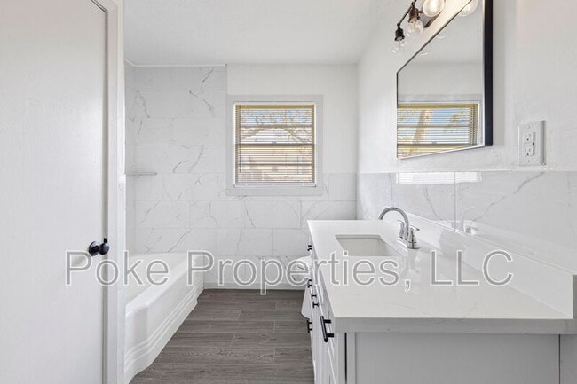 Photo - 2718 Demarest St