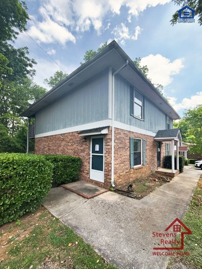 Building Photo - 402 Oriole Dr