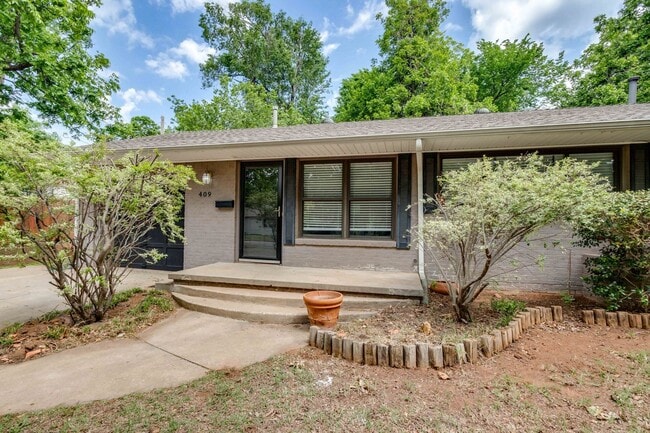 Building Photo - Spacious mid-century ranch home in Clegern