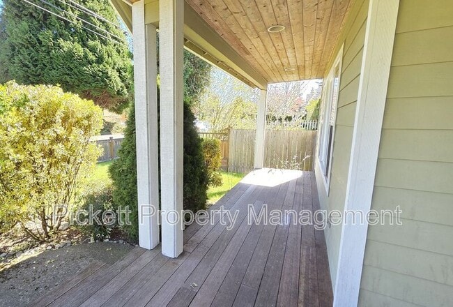 Photo - 1733 N Wycoff Ave