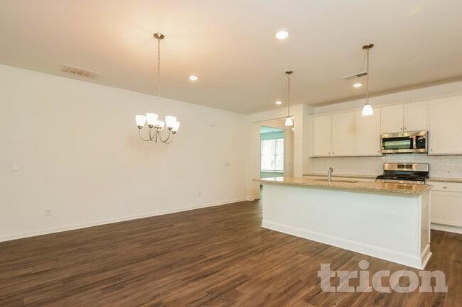 Photo - 117 Everett Sq