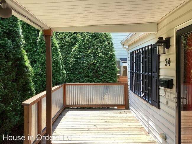 Photo - 2 br, 1 bath House - 34 Erskine Ave.