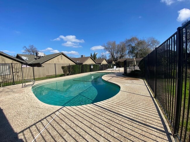 2344 E Tulare Ave