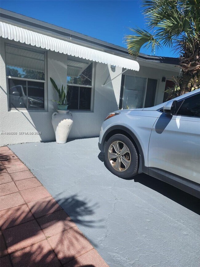 Photo - 1561 NE 29th St