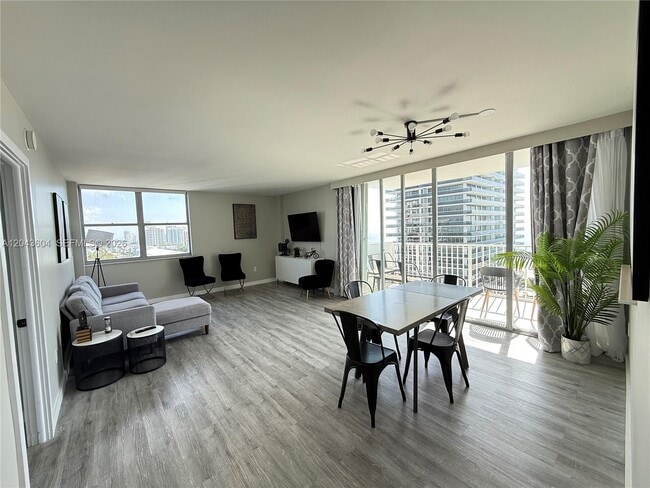 Photo - 5838 Collins Ave Unidad 15H