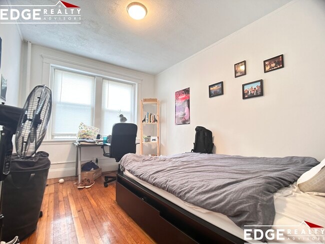 Photo - 264 Kelton St Unit 2