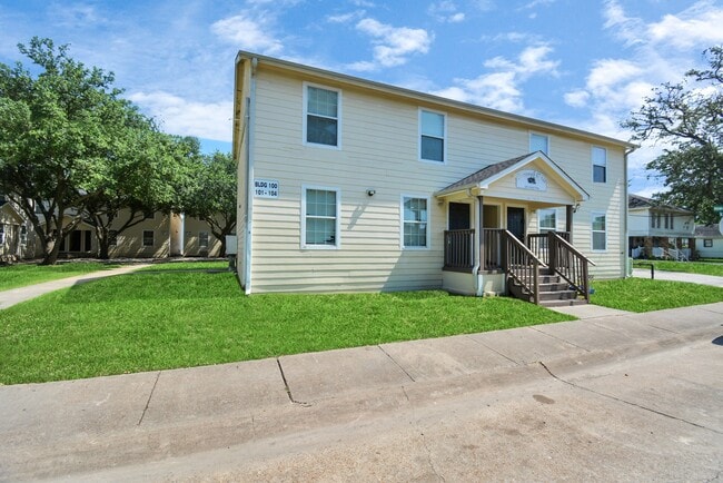Building Photo - 500 W Pitts Ave Unit 302