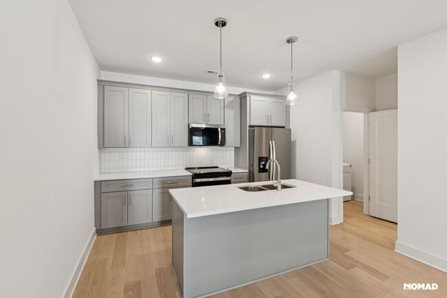 Photo - 550 Markham St