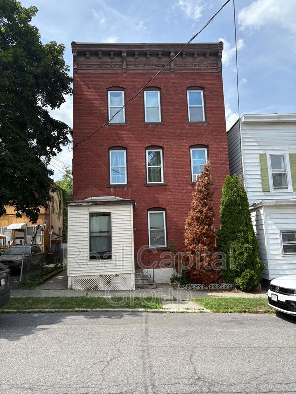 Building Photo - 22 Church St Unit Apt 3 (3rd Floor Front)