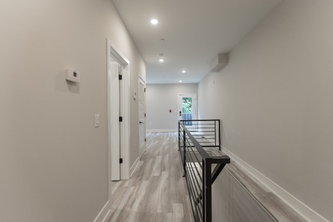 Building Photo - 665 N 35th St Unit 2 Rental
