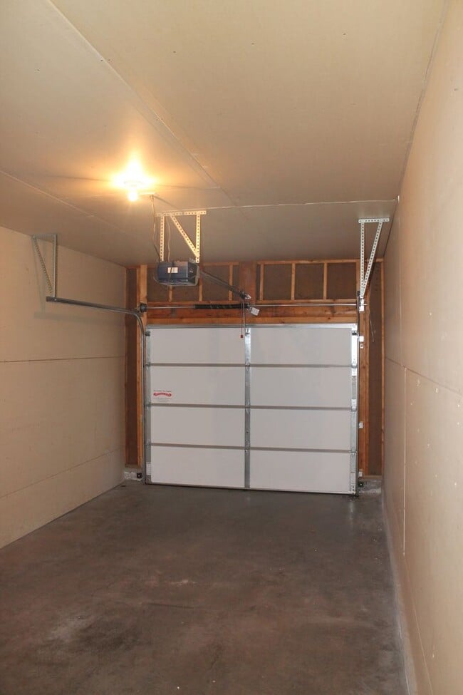 Building Photo - 3126 Alf Ave Unit 1