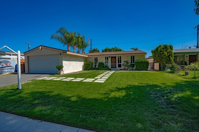 Building Photo - COMING SOON! Single Story 3 Bedroom in Canyon Country!
