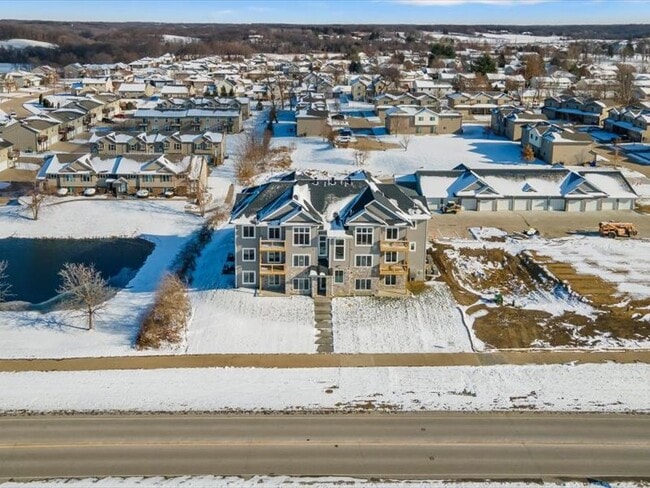 Building Photo - 8 Jaro Wy Unit 203