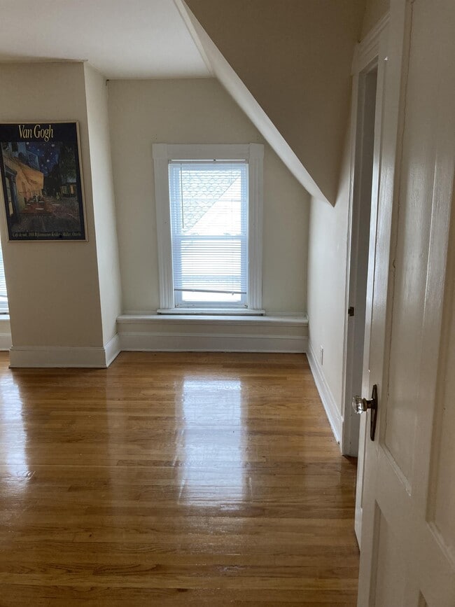 Building Photo - 89 Willow St Unit 3