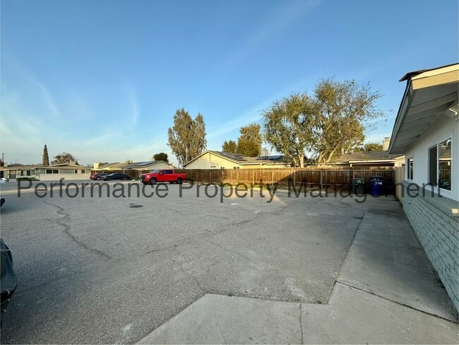 Photo - 3401 Squire Ln Unidad A
