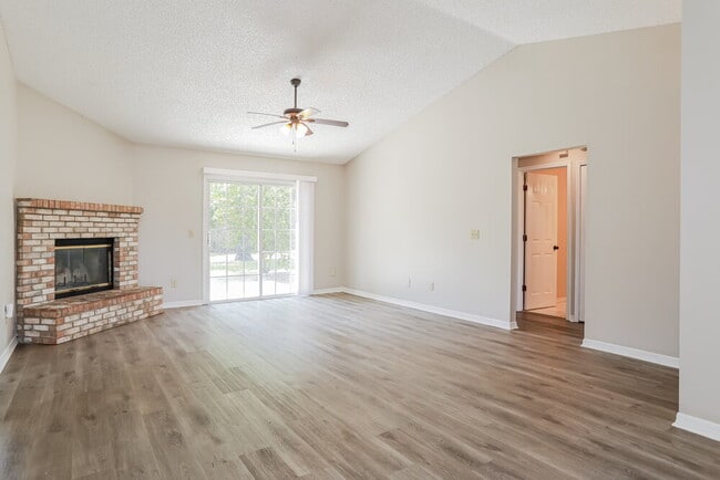 Photo - 8022 Loch Lomond Ln