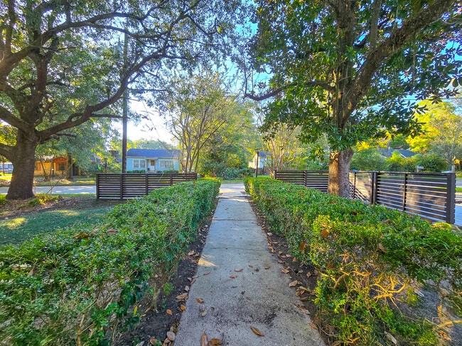 Photo - 567 Seminole St