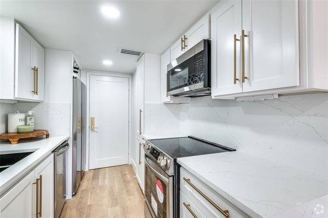 Building Photo - 8400 Hickory St Rental