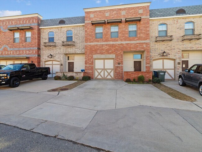 475 S Fretz Ave