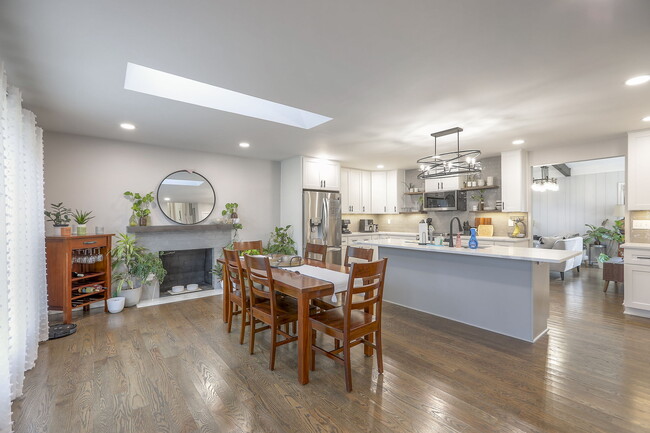 Photo - 7617 Windsor St