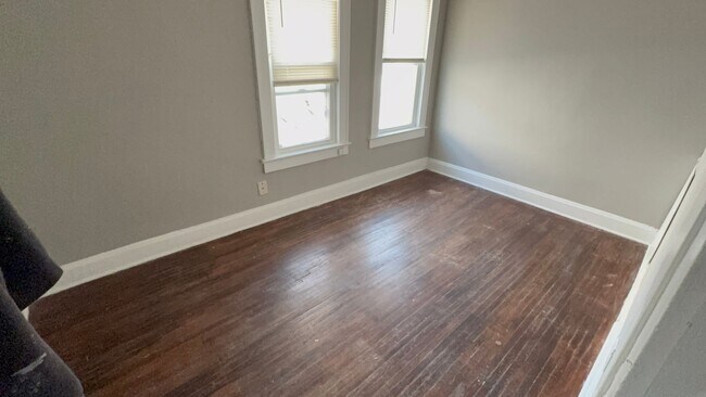 Photo - 952 Heyl Ave