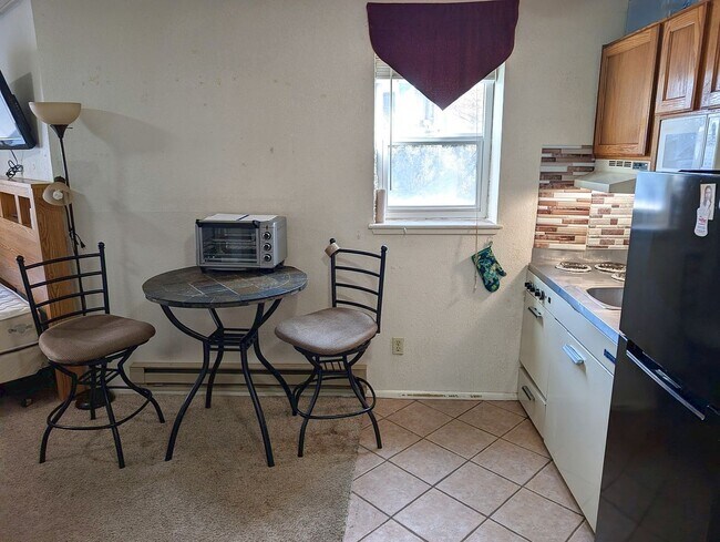 Photo - Convenient Prospector Location