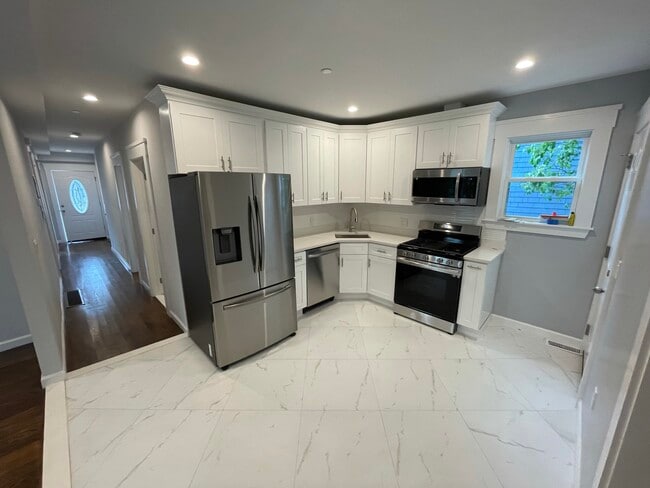 Building Photo - 35 Raymond Ave Unit X Rental