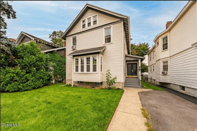 Building Photo - 688 Myrtle Ave Unit 1