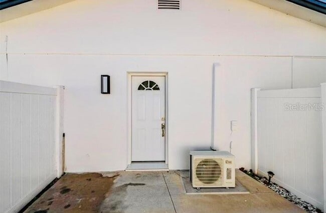 Building Photo - 16107 Pebblebrook Dr Unit 2
