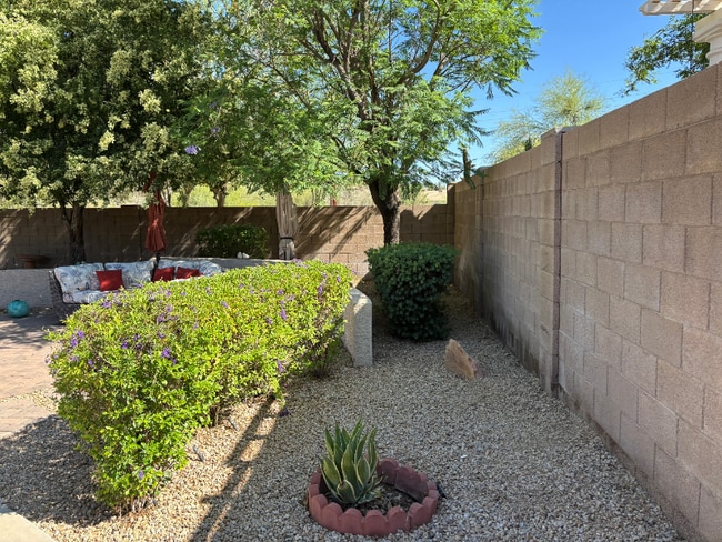 Building Photo - 6354 W Rowel Rd Rental