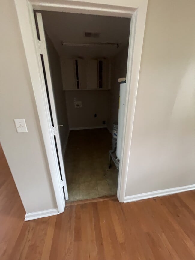 Photo - 1147 Cornish St NE