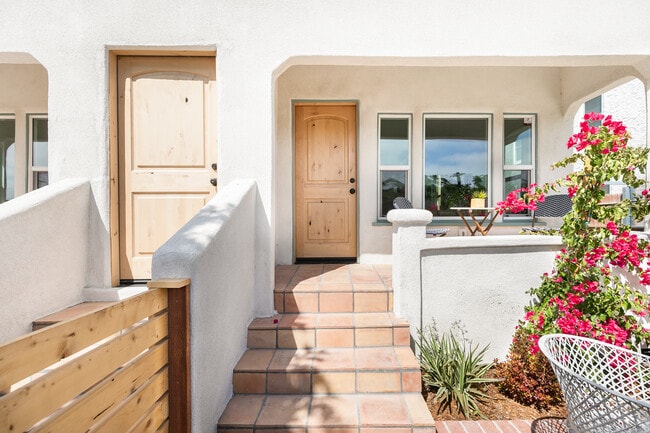 Building Photo - 5847 Ernest Ave Unit 5847 Ernest Ave