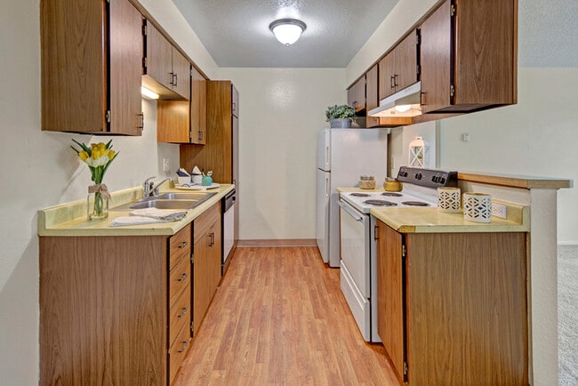 Rancho Tudor Apartments - Kitchen - Rancho Tudor Rental