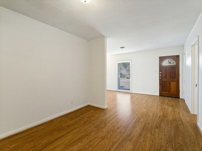 Photo - 837 Northwood Rd