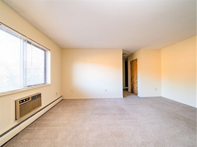 Courtside Apartments