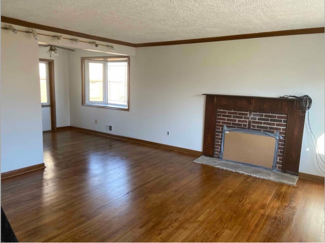 Photo - 5927 Holland Rd