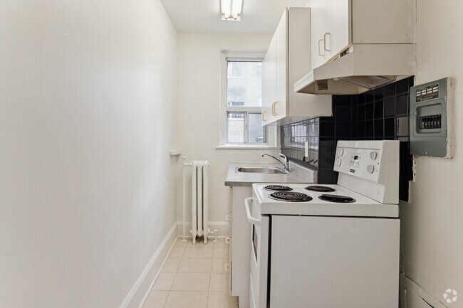 Bachelor - 300SF - Kitchen