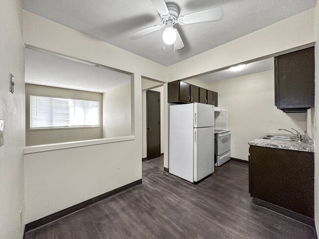 Building Photo - Watrous Apartments