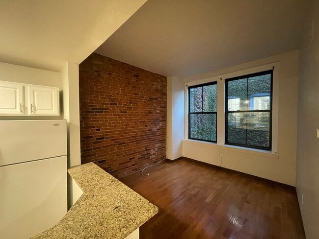 105-107-107 Washington St Unidad 4