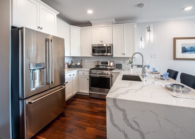 519 Broadway Unit 206