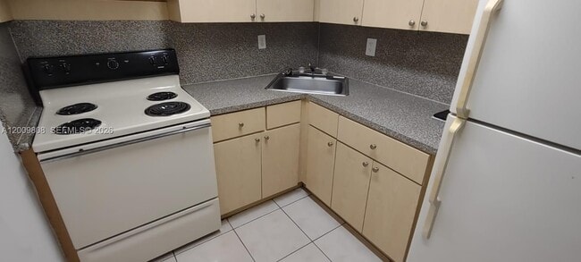 Photo - 606 W 81st St Unit 309