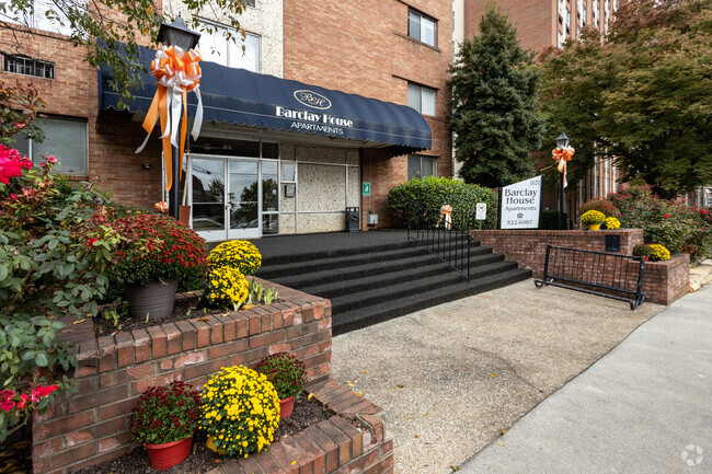 Building Photo - Barclay House Apartments