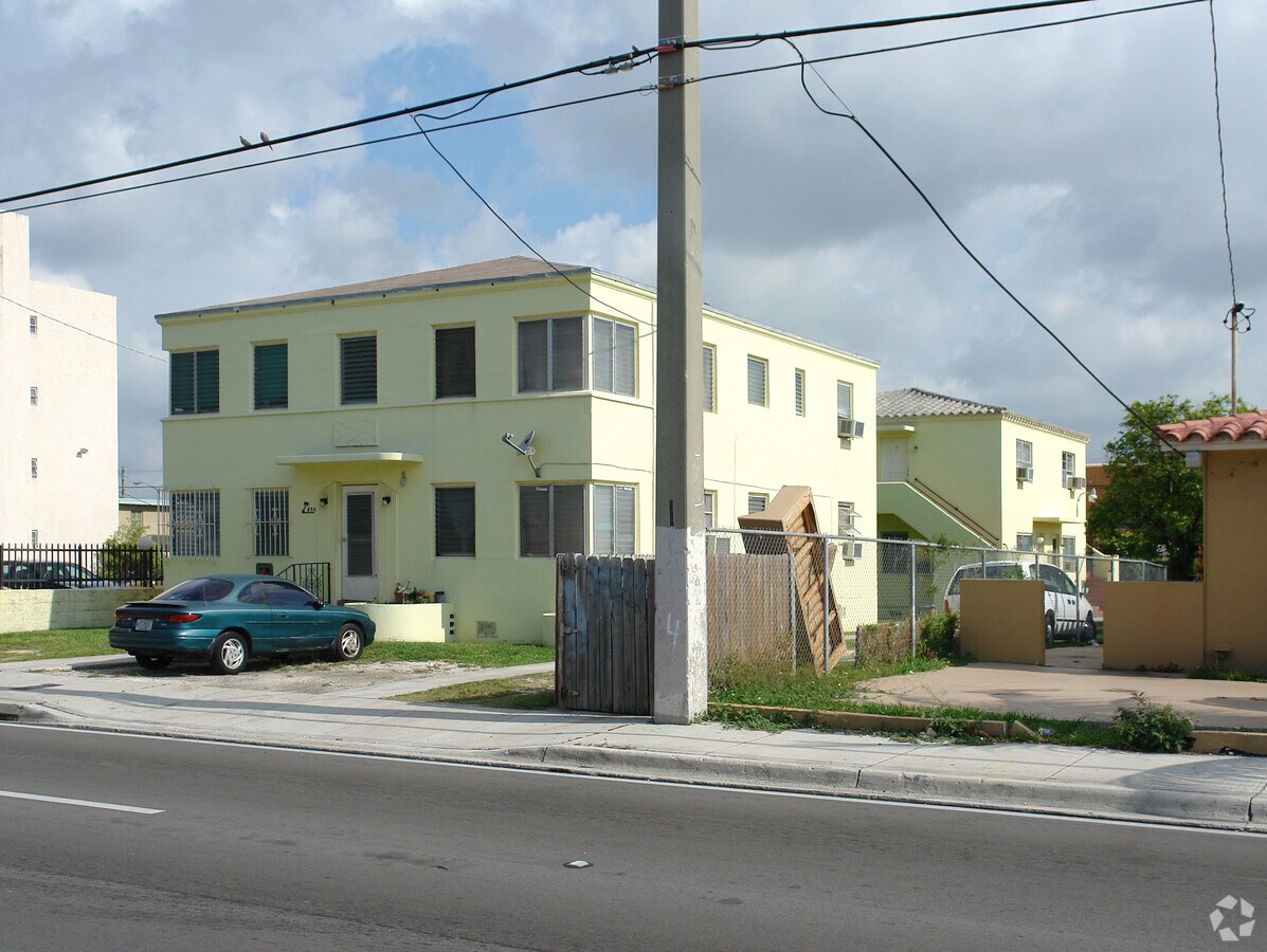 Photo - 855 SW 7th St