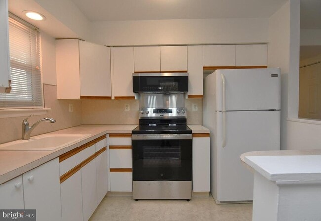 Photo - 205 Cricklewood Cir