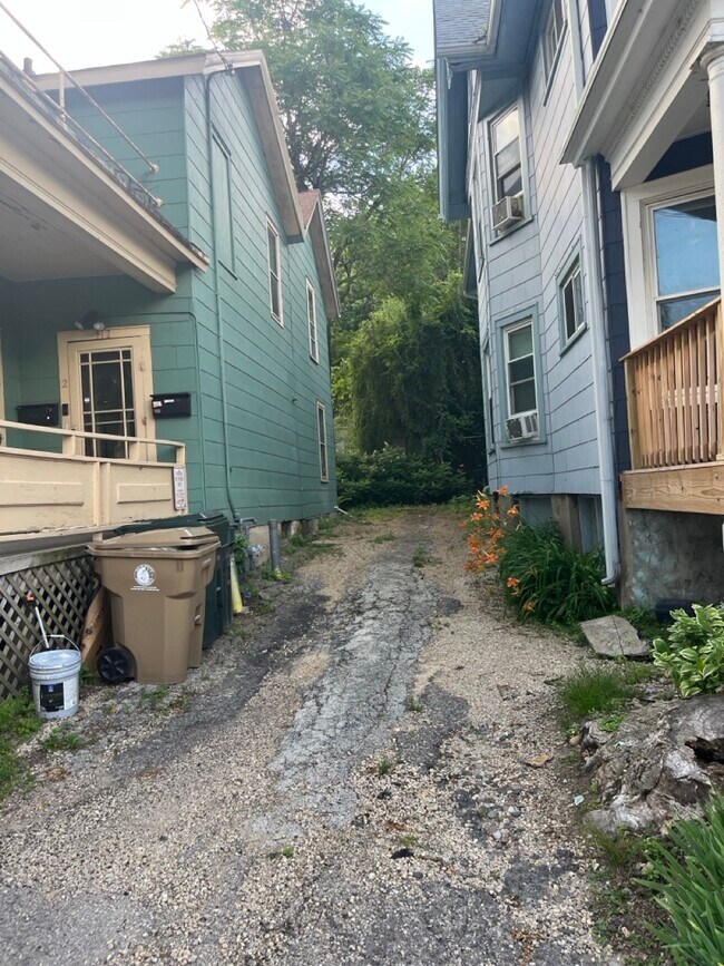 Photo - 512 E Johnson St Unidad #1