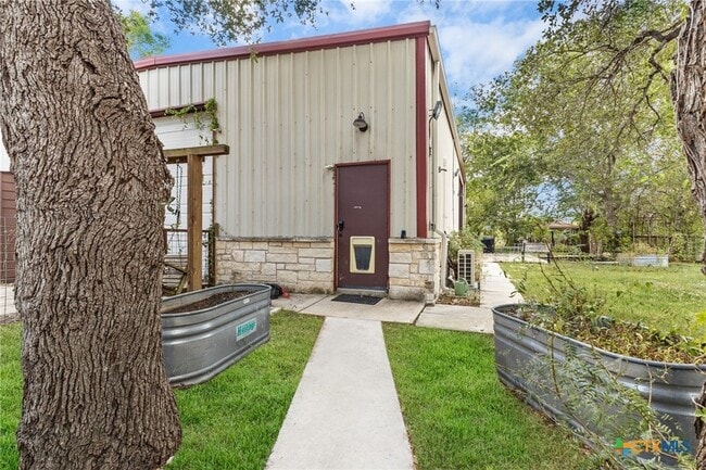 Photo - 218 Alexandra Ln